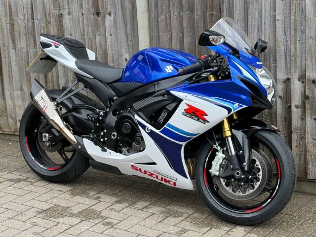 2016 Suzuki Gsx-r 750 L6 2016 (16) ANNIVERDARY EDITION SUPER SPORT + 1,500 MILES