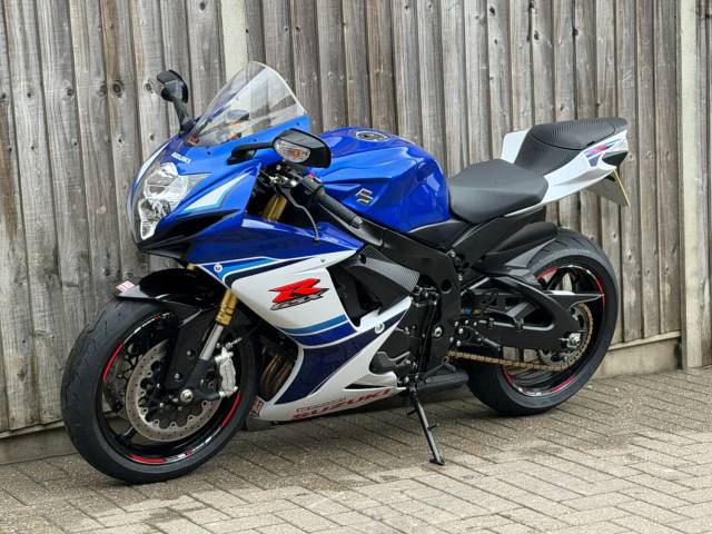 2016 Suzuki Gsx-r 750 L6 2016 (16) ANNIVERDARY EDITION SUPER SPORT + 1,500 MILES