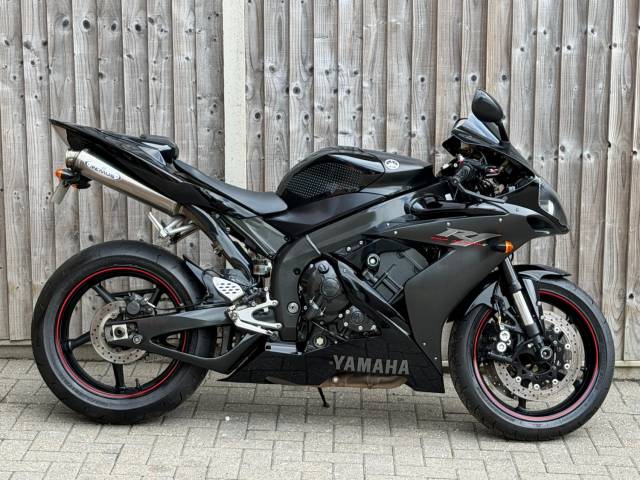 Yamaha YZF R1 2006 (56) SUPER SPORT + VERY CLEAN + REMUS EXHAUST Petrol Black