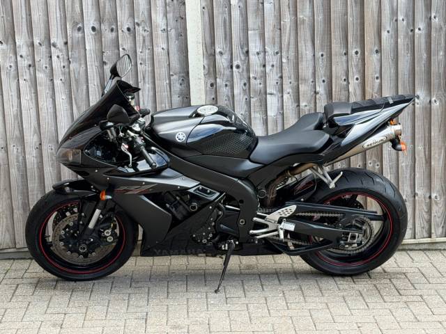 2006 Yamaha YZF R1 2006 (56) SUPER SPORT + VERY CLEAN + REMUS EXHAUST