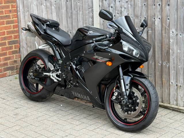 2006 Yamaha YZF R1 2006 (56) SUPER SPORT + VERY CLEAN + REMUS EXHAUST