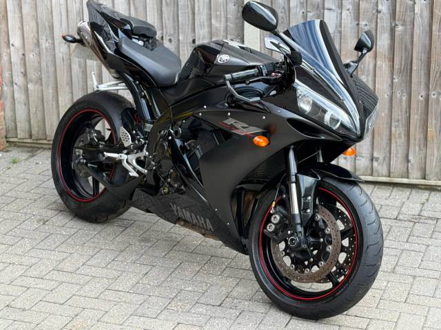 2006 Yamaha YZF R1 2006 (56) SUPER SPORT + VERY CLEAN + REMUS EXHAUST