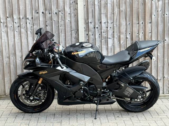 2011 Kawasaki Ninja ZX10R 2011 (11) SUPER SPORT + YOSHIMURA + 11,000 MILES