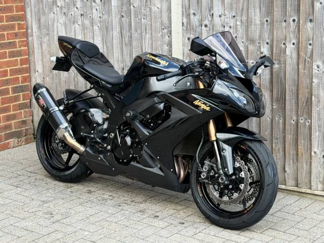 2011 Kawasaki Ninja ZX10R 2011 (11) SUPER SPORT + YOSHIMURA + 11,000 MILES