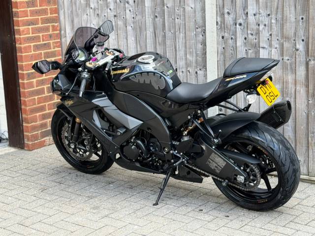 2011 Kawasaki Ninja ZX10R 2011 (11) SUPER SPORT + YOSHIMURA + 11,000 MILES