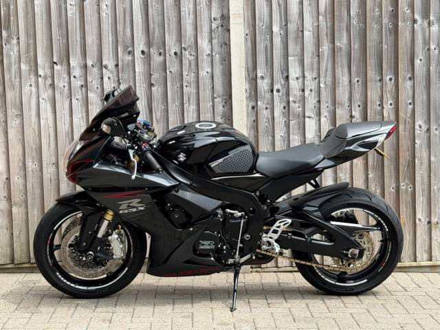 2011 Suzuki Gsx-r 750 L1 2011 (11) SUPER SPORT + ONLY 11,000 MILES WITH F/S/H