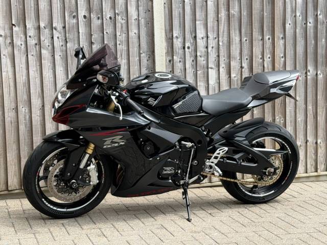 2011 Suzuki Gsx-r 750 L1 2011 (11) SUPER SPORT + ONLY 11,000 MILES WITH F/S/H