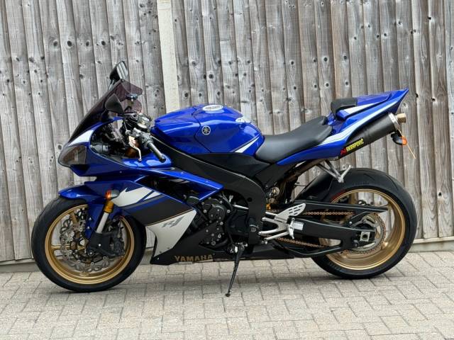2008 Yamaha YZF R1 2008 (08) SUPER SPORT + AKRAPOVIC + OHLINS + 13,000 MILES + F.S.H