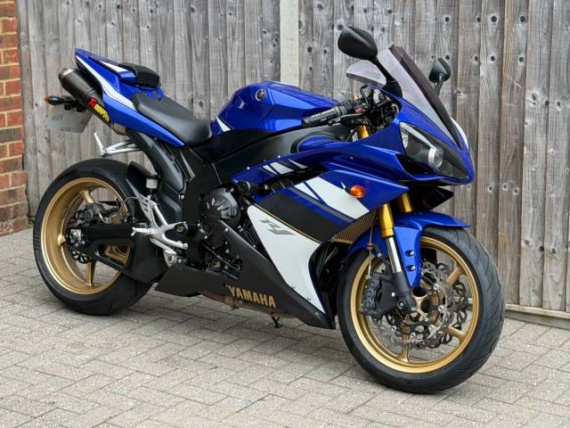 2008 Yamaha YZF R1 2008 (08) SUPER SPORT + AKRAPOVIC + OHLINS + 13,000 MILES + F.S.H