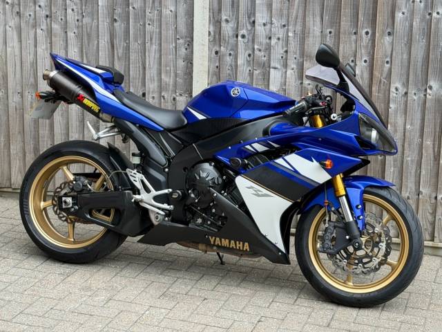 2008 Yamaha YZF R1 2008 (08) SUPER SPORT + AKRAPOVIC + OHLINS + 13,000 MILES + F.S.H