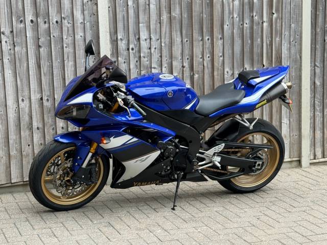 2008 Yamaha YZF R1 2008 (08) SUPER SPORT + AKRAPOVIC + OHLINS + 13,000 MILES + F.S.H