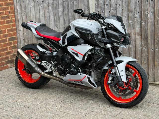 2019 Yamaha MT-10 ABS 2019 (19) AKRAPOVIC FULL SYSTEM + LOADS OF EXTRAS
