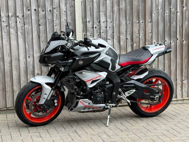 2019 Yamaha MT-10 ABS 2019 (19) AKRAPOVIC FULL SYSTEM + LOADS OF EXTRAS