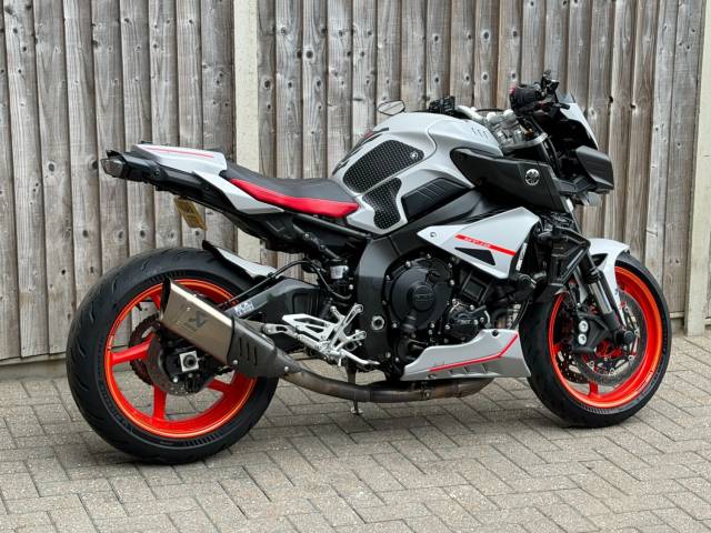 2019 Yamaha MT-10 ABS 2019 (19) AKRAPOVIC FULL SYSTEM + LOADS OF EXTRAS