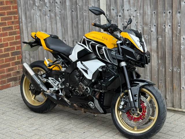 2017 Yamaha MT-10 ABS 2017 (17) KENNY ROBERTS ANNIVERSARY + 5,700 MILES