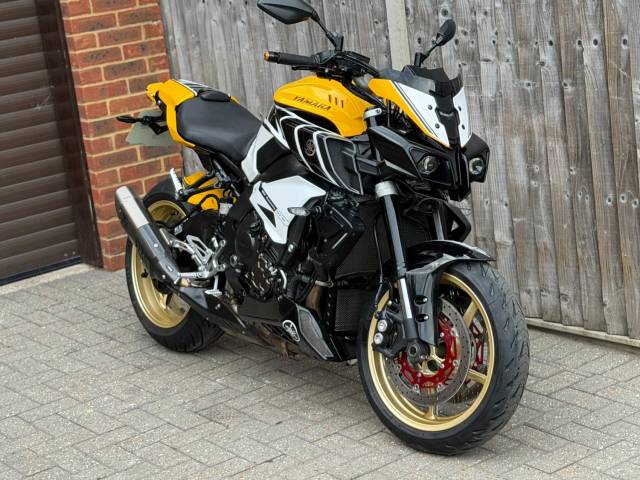 2017 Yamaha MT-10 ABS 2017 (17) KENNY ROBERTS ANNIVERSARY + 5,700 MILES