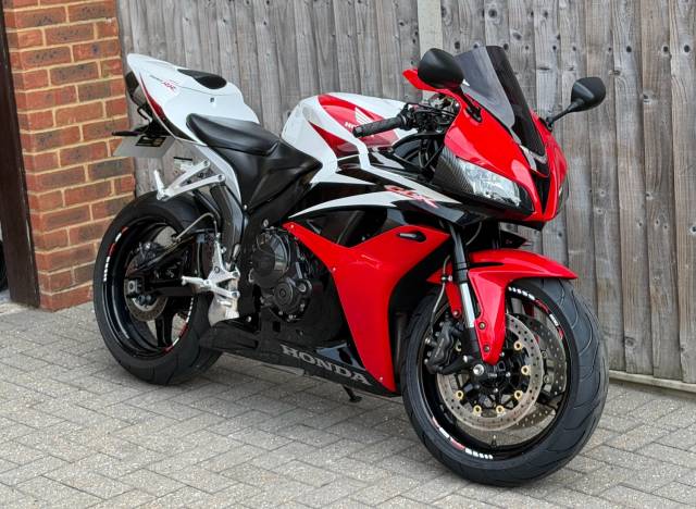 2010 Honda CBR 600 RR 2010 (10) SUPER SPORT + FULL SERVICE HISTORY + AKRAPOVIC
