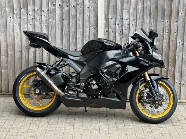 Kawasaki Ninja ZX10R 2009 (09) SUPER SPORT + SCORPION EXHAUST + LOW MILES Petrol Black