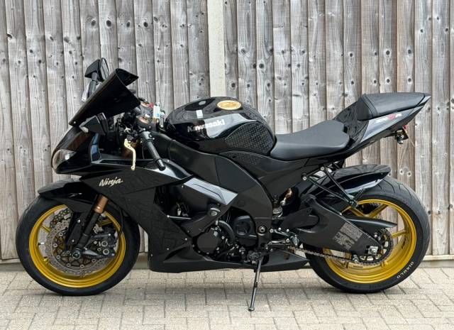 2009 Kawasaki Ninja ZX10R 2009 (09) SUPER SPORT + SCORPION EXHAUST + LOW MILES