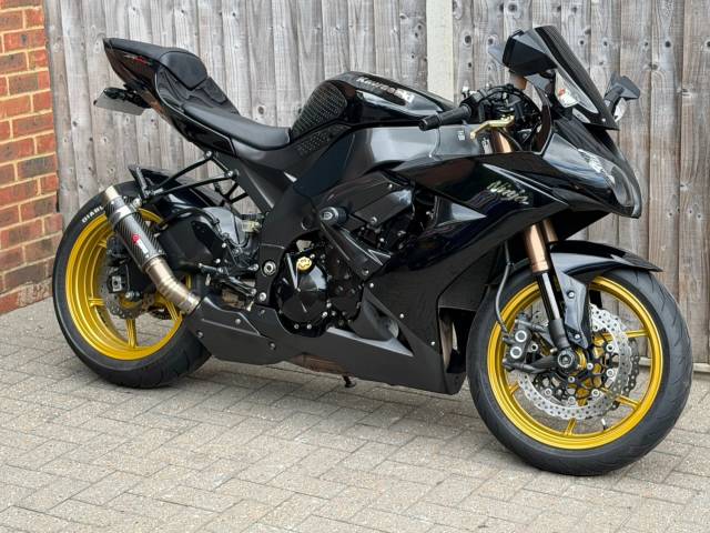 2009 Kawasaki Ninja ZX10R 2009 (09) SUPER SPORT + SCORPION EXHAUST + LOW MILES