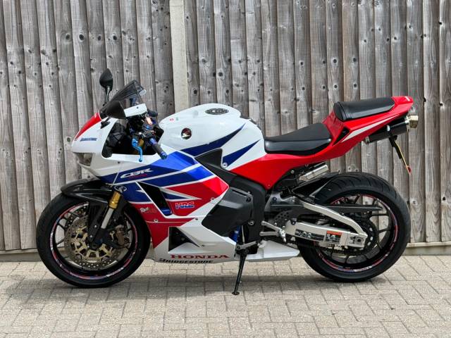 2015 Honda CBR 600 RR ABS 2015 (15) SUPER SPORT + 7,500 MILES + DELKEVIC EXHAUST