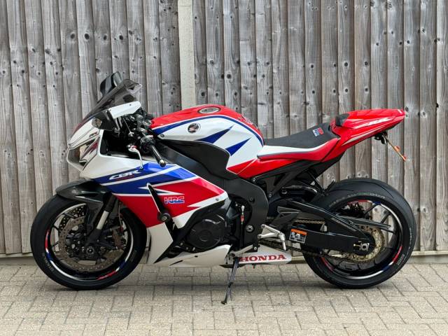 2014 Honda CBR 1000 RR FIREBLADE 2014 (64) SUPER SPORT + 11,500 MILES + AKRAPOVIC
