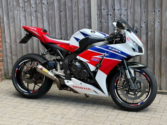 2014 Honda CBR 1000 RR FIREBLADE 2014 (64) SUPER SPORT + 11,500 MILES + AKRAPOVIC