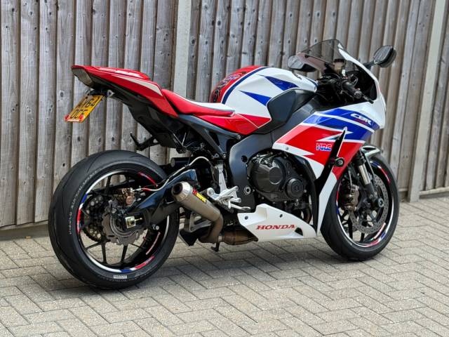 2014 Honda CBR 1000 RR FIREBLADE 2014 (64) SUPER SPORT + 11,500 MILES + AKRAPOVIC