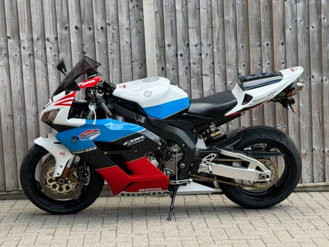 2006 Honda CBR 1000 RR FIREBLADE 2006 (06) SUPER SPORT + TT LEGENDS REPLICA
