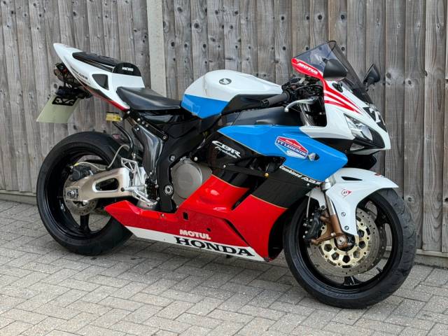 2006 Honda CBR 1000 RR FIREBLADE 2006 (06) SUPER SPORT + TT LEGENDS REPLICA