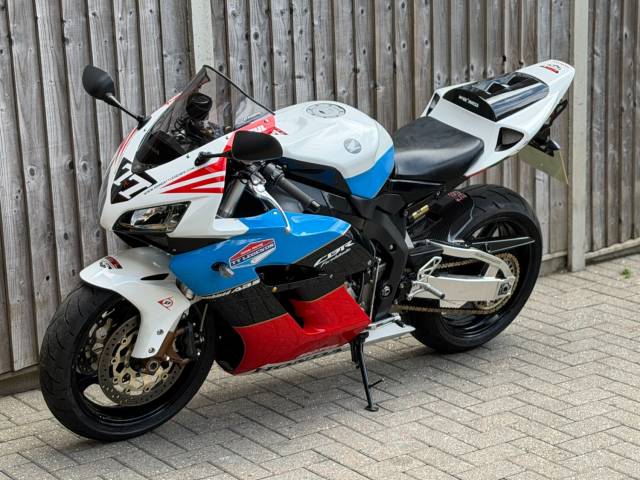 2006 Honda CBR 1000 RR FIREBLADE 2006 (06) SUPER SPORT + TT LEGENDS REPLICA