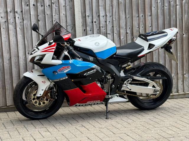2006 Honda CBR 1000 RR FIREBLADE 2006 (06) SUPER SPORT + TT LEGENDS REPLICA