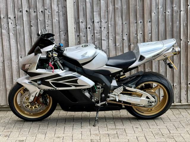 2006 Honda CBR 1000 RR FIREBLADE 2006 (06) SUPER SPORT + LOW MILES + TWO BROTHERS EXH