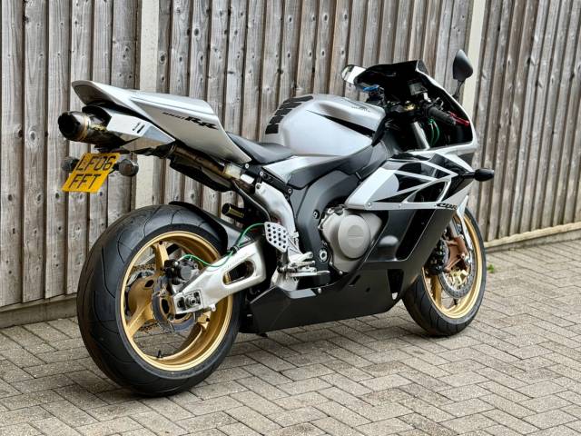 2006 Honda CBR 1000 RR FIREBLADE 2006 (06) SUPER SPORT + LOW MILES + TWO BROTHERS EXH