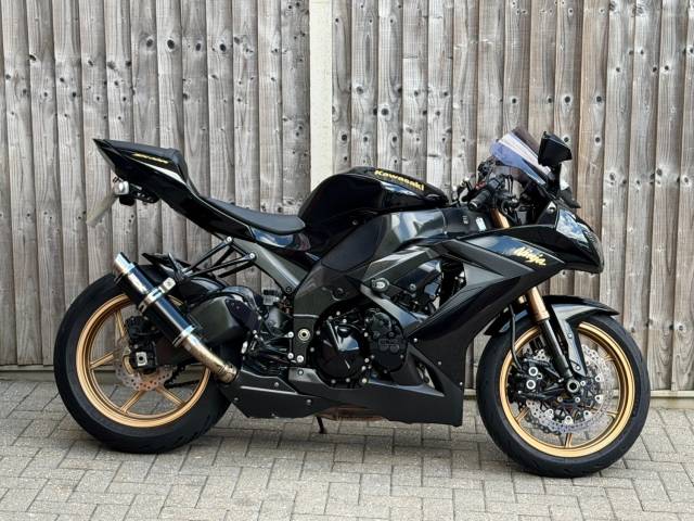 Kawasaki Ninja ZX10R 2010 (60) SUPER SPORT + 13,900 MILES + PIPE WERX EXHAUST SUPER SPORT Petrol Black