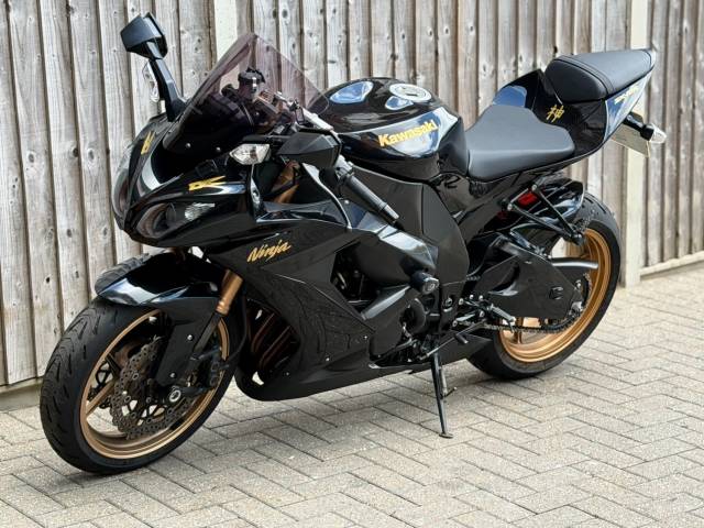 2010 Kawasaki Ninja ZX10R 2010 (60) SUPER SPORT + 13,900 MILES + PIPE WERX EXHAUST