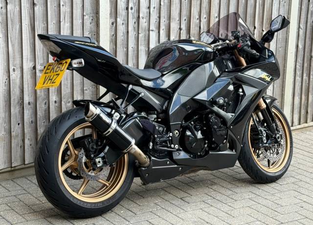 2010 Kawasaki Ninja ZX10R 2010 (60) SUPER SPORT + 13,900 MILES + PIPE WERX EXHAUST