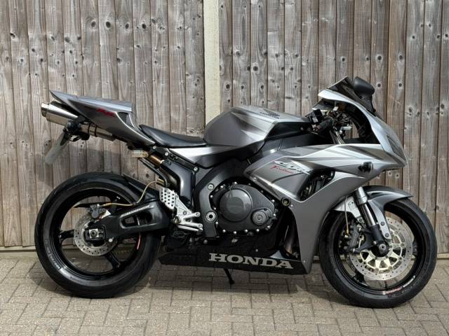Honda CBR 1000 RR FIREBLADE 2007 (57) SUPER SPORT + LAST OWNER HAD THIS 8 YEARS SUPER SPORT Petrol Silver