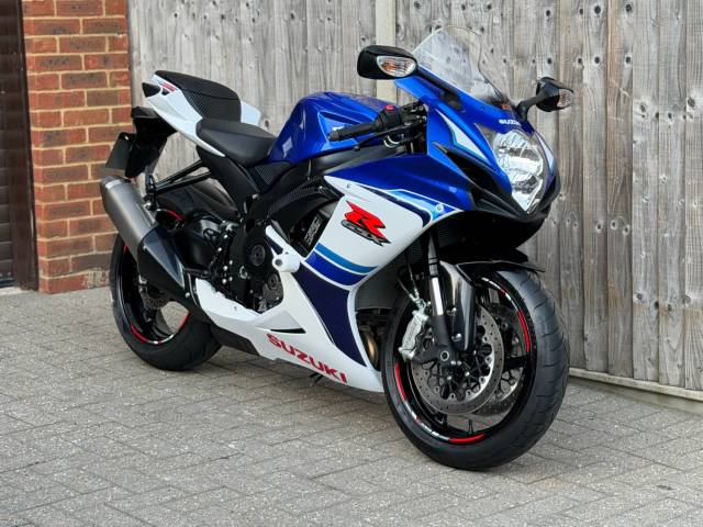 2016 Suzuki Gsx-r 600 L6 2016 (66) ANNIVERSARY EDITION SUPER SPORT + 1,700 MILES !!!