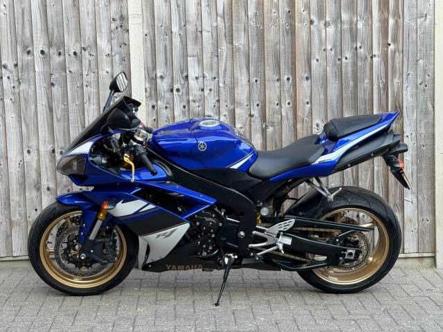 2008 Yamaha YZF R1 2008 (08) SUPER SPORT + CLEAN EXAMPLE THROUGHOUT + 2 FORMER KEEPER