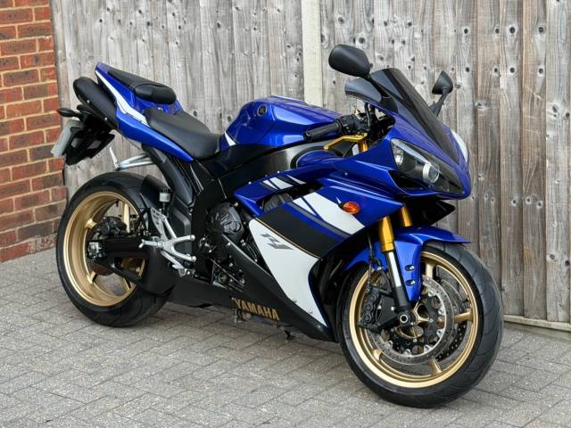 2008 Yamaha YZF R1 2008 (08) SUPER SPORT + CLEAN EXAMPLE THROUGHOUT + 2 FORMER KEEPER