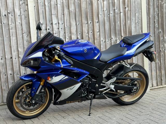 2008 Yamaha YZF R1 2008 (08) SUPER SPORT + CLEAN EXAMPLE THROUGHOUT + 2 FORMER KEEPER