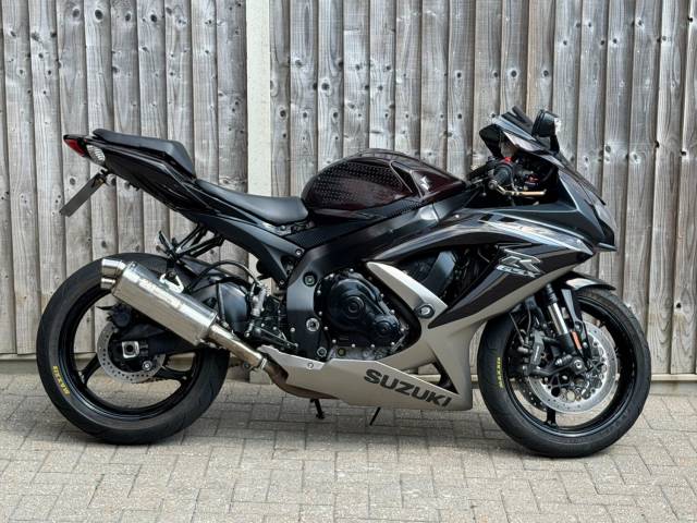 Suzuki Gsx-r 750 L0 2010 (10) SUPER SPORT + COLA BROWN + YOSHIMURA EXHAUST Petrol Brown