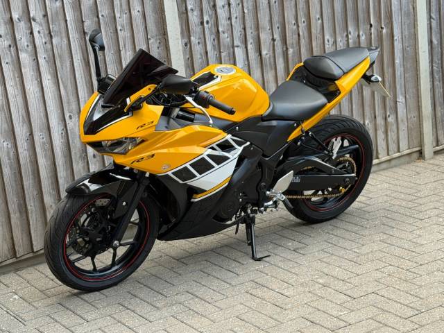 2018 Yamaha YZF R3 2018 (18) KENNY ROBERTS ANNIVERSARY REPLICA + 7,800 MILES