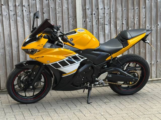 2018 Yamaha YZF R3 2018 (18) KENNY ROBERTS ANNIVERSARY REPLICA + 7,800 MILES