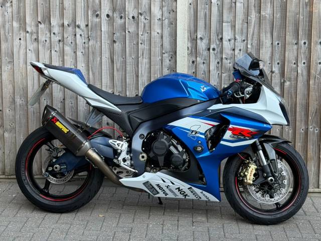 Suzuki Gsx-r 1000 L2 2012 (12) SUPER SPORT + 11,000 MILES + FULL SERVICE HISTORY SUPER SPORT Petrol Blue