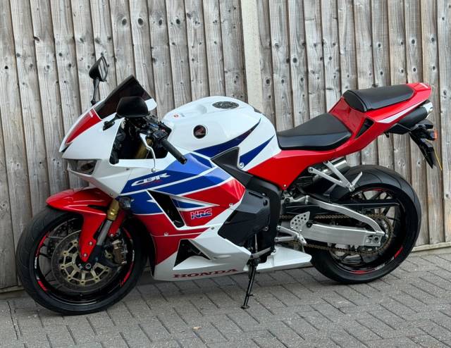 2015 Honda CBR 600 RR ABS 2015 (64) SUPER SPORT + 11,000 MILES + STANDARD EXAMPLE