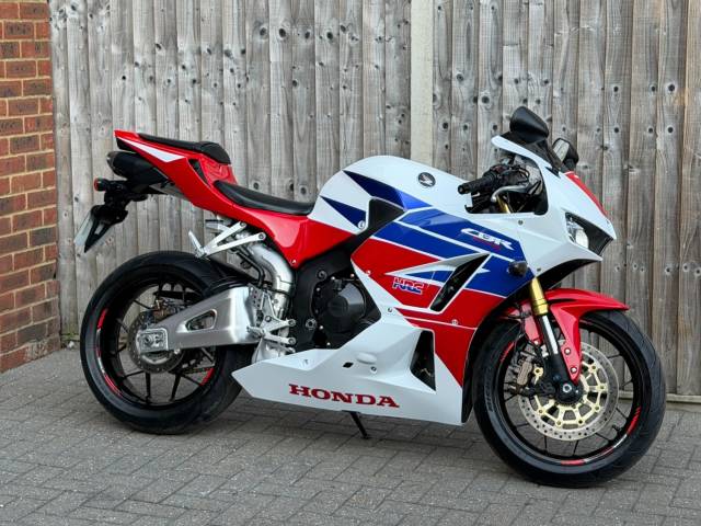 2015 Honda CBR 600 RR ABS 2015 (64) SUPER SPORT + 11,000 MILES + STANDARD EXAMPLE