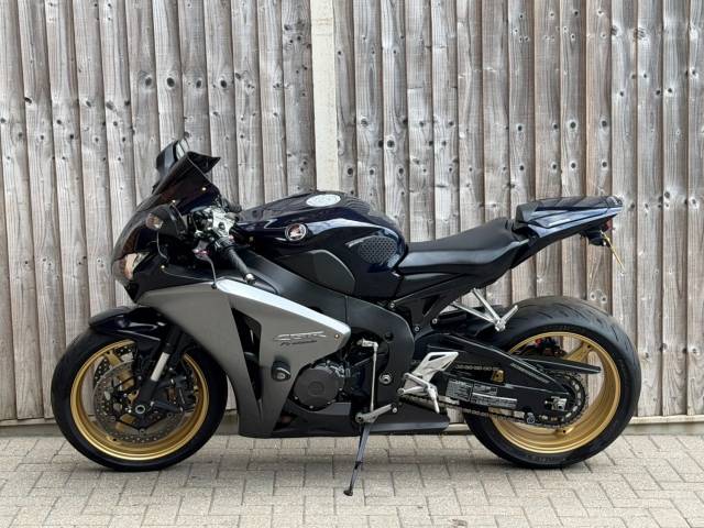 2010 Honda CBR 1000 RR FIREBLADE 2010 (60) SUPER SPORT + AKRAPOVIC