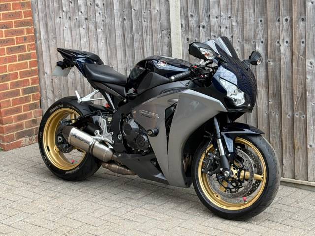 2010 Honda CBR 1000 RR FIREBLADE 2010 (60) SUPER SPORT + AKRAPOVIC